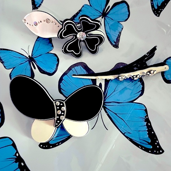 Accessories - Vintage floral hair clips set of 3 EUC